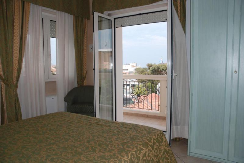 Hotel Residence Veliero リッチョーネ エクステリア 写真